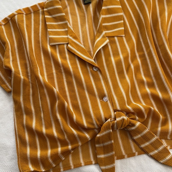 ๐ฅ3/20 REVAMPED Crop Tie-Front Top (M) - Picture 4 of 10